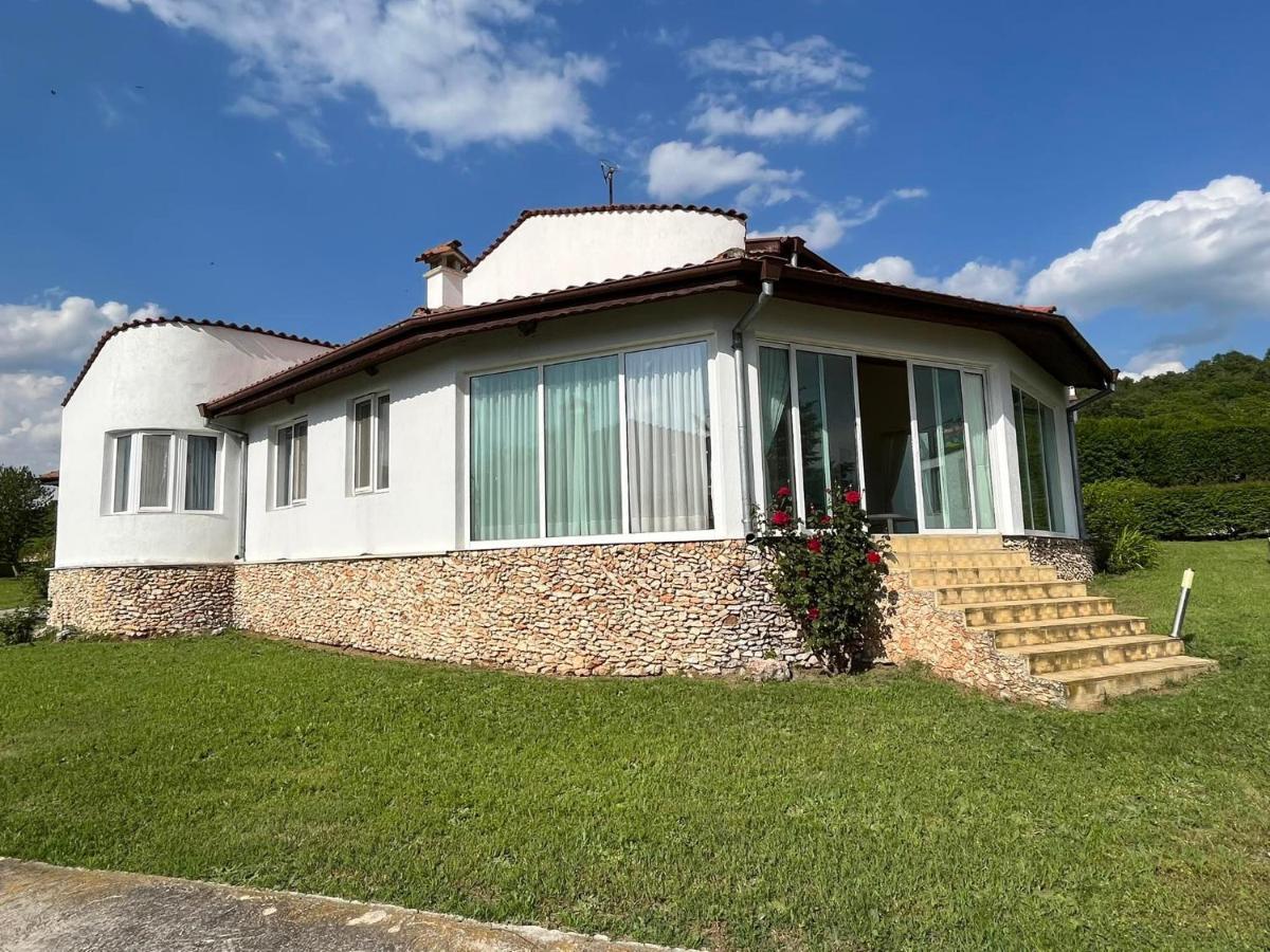 Приятна Къща За Почивка Караколев 2 Villa Obrochishte Exteriör bild