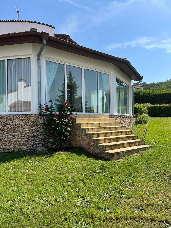 Приятна Къща За Почивка Караколев 2 Villa Obrochishte Exteriör bild