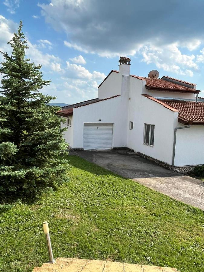 Приятна Къща За Почивка Караколев 2 Villa Obrochishte Exteriör bild
