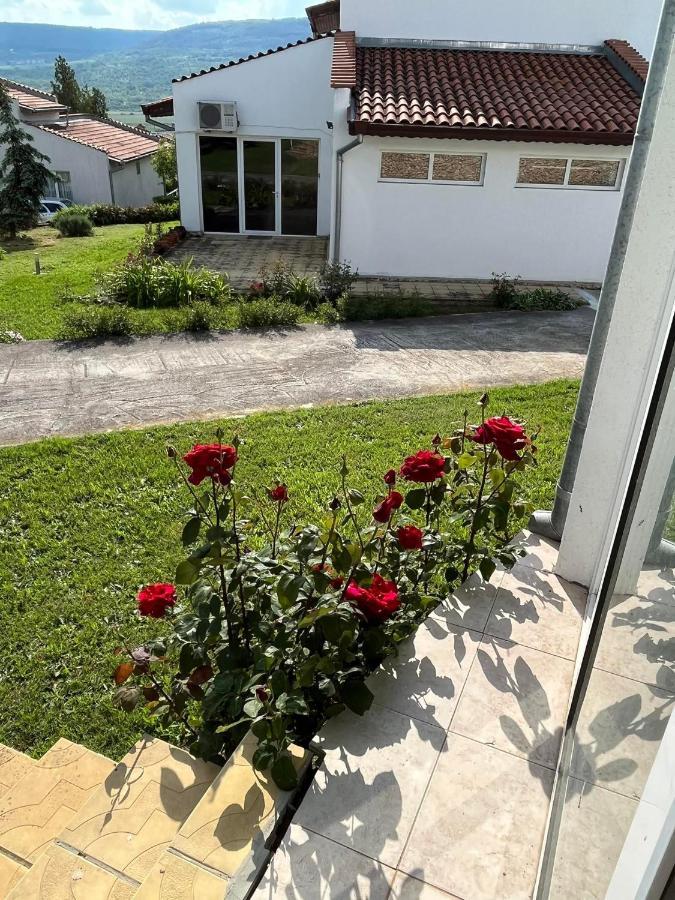 Приятна Къща За Почивка Караколев 2 Villa Obrochishte Exteriör bild